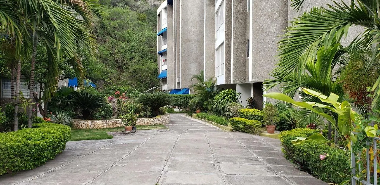 Cozy Crystal Towers Liguanea Appartement Kingston Jamaica